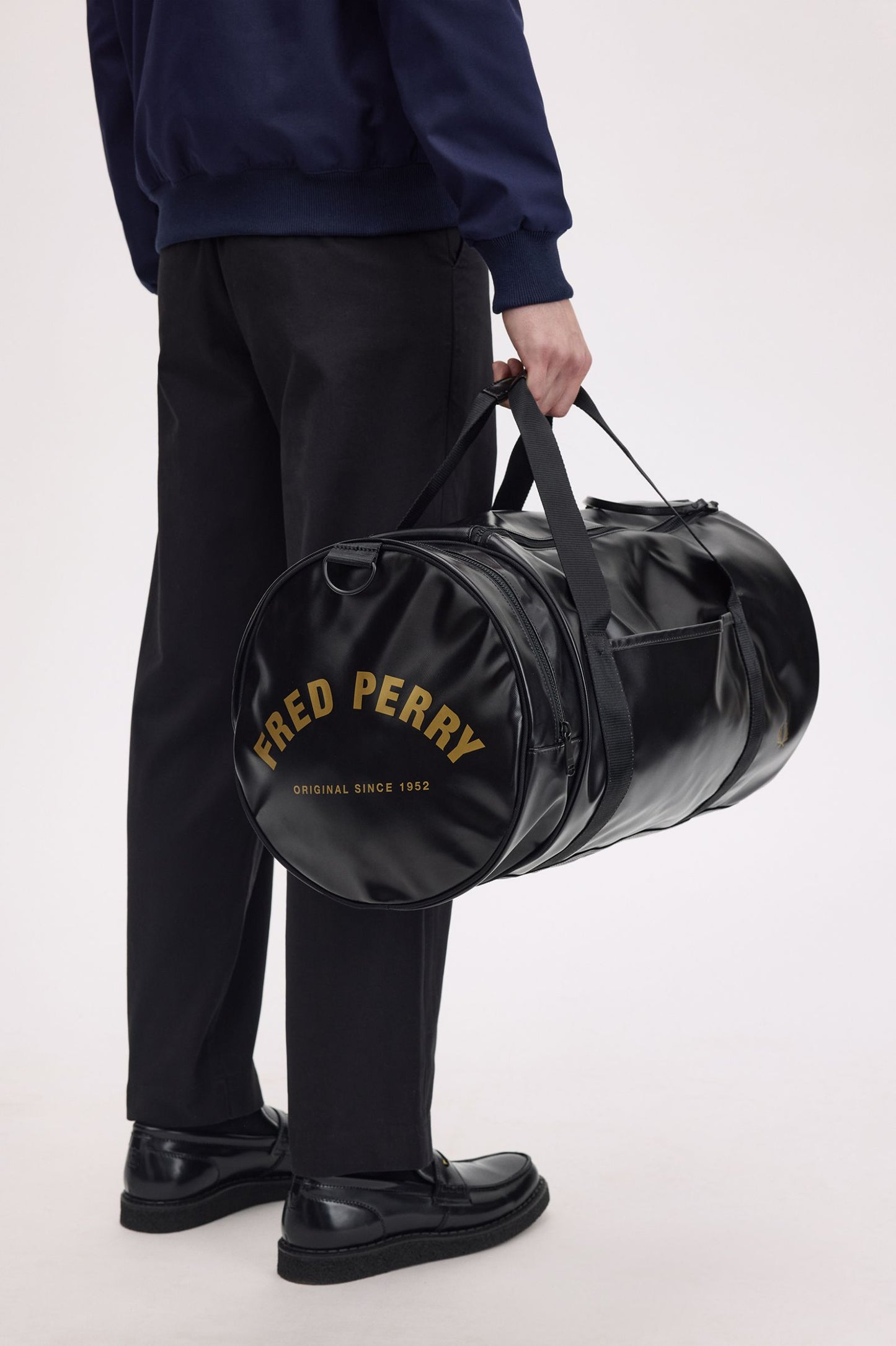 Fred Perry Barrel Bag L7260 // Black/Gold 774