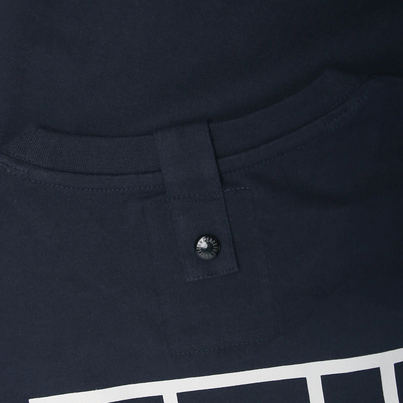 Fridfull huligan ojämn spelplan LS Tee // NAVY 