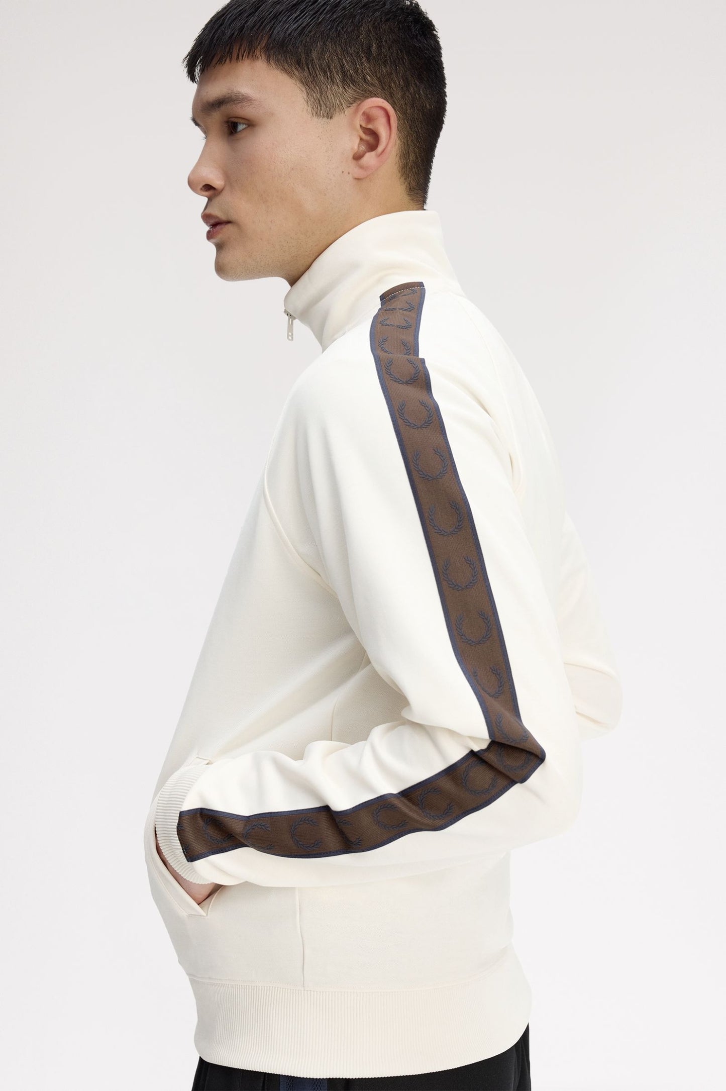 Fred Perry Contrast Tracktop J5557 // ECRU/BURNT 42A