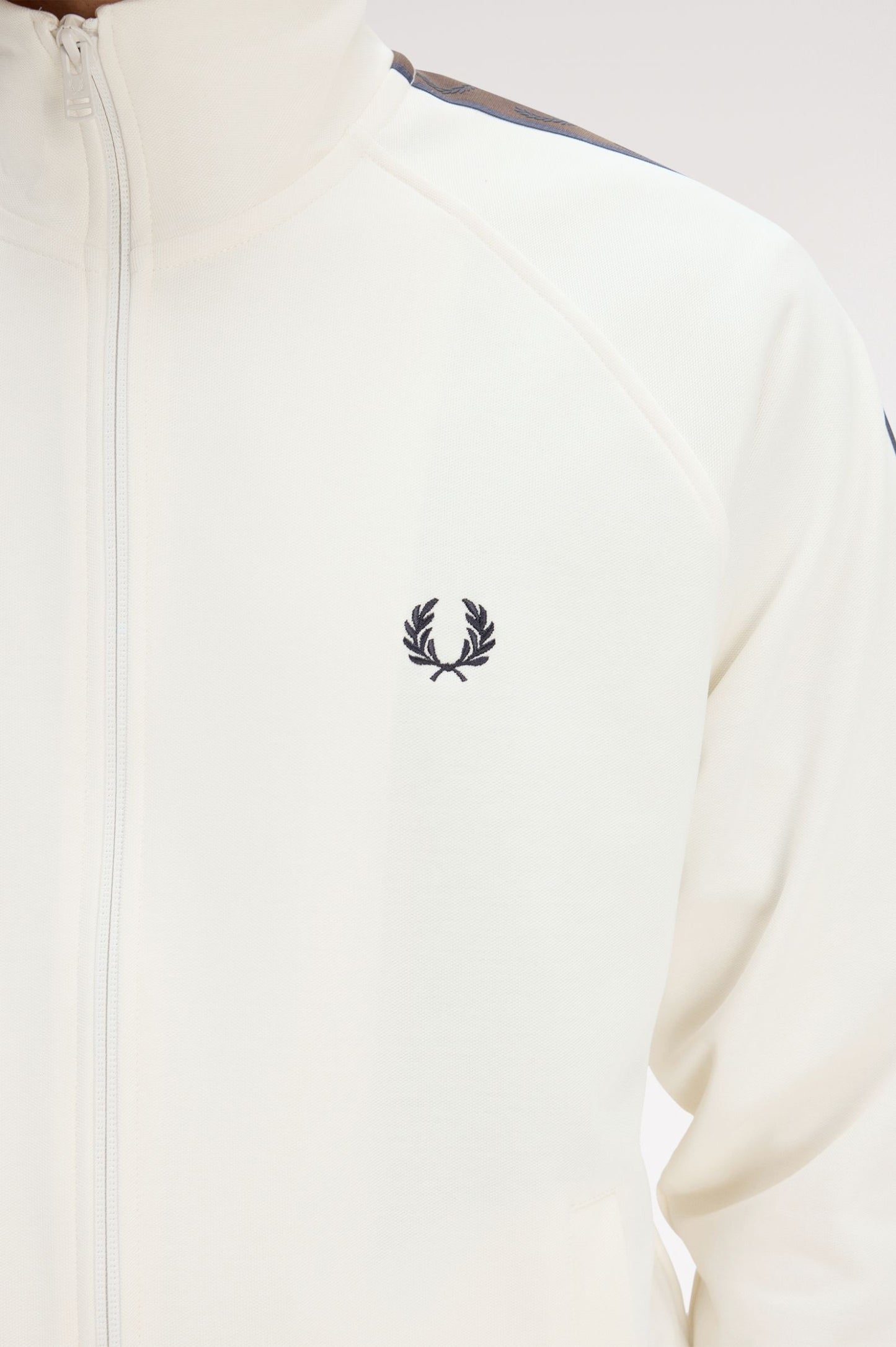 Fred Perry Contrast Tracktop J5557 // ECRU/BURNT 42A