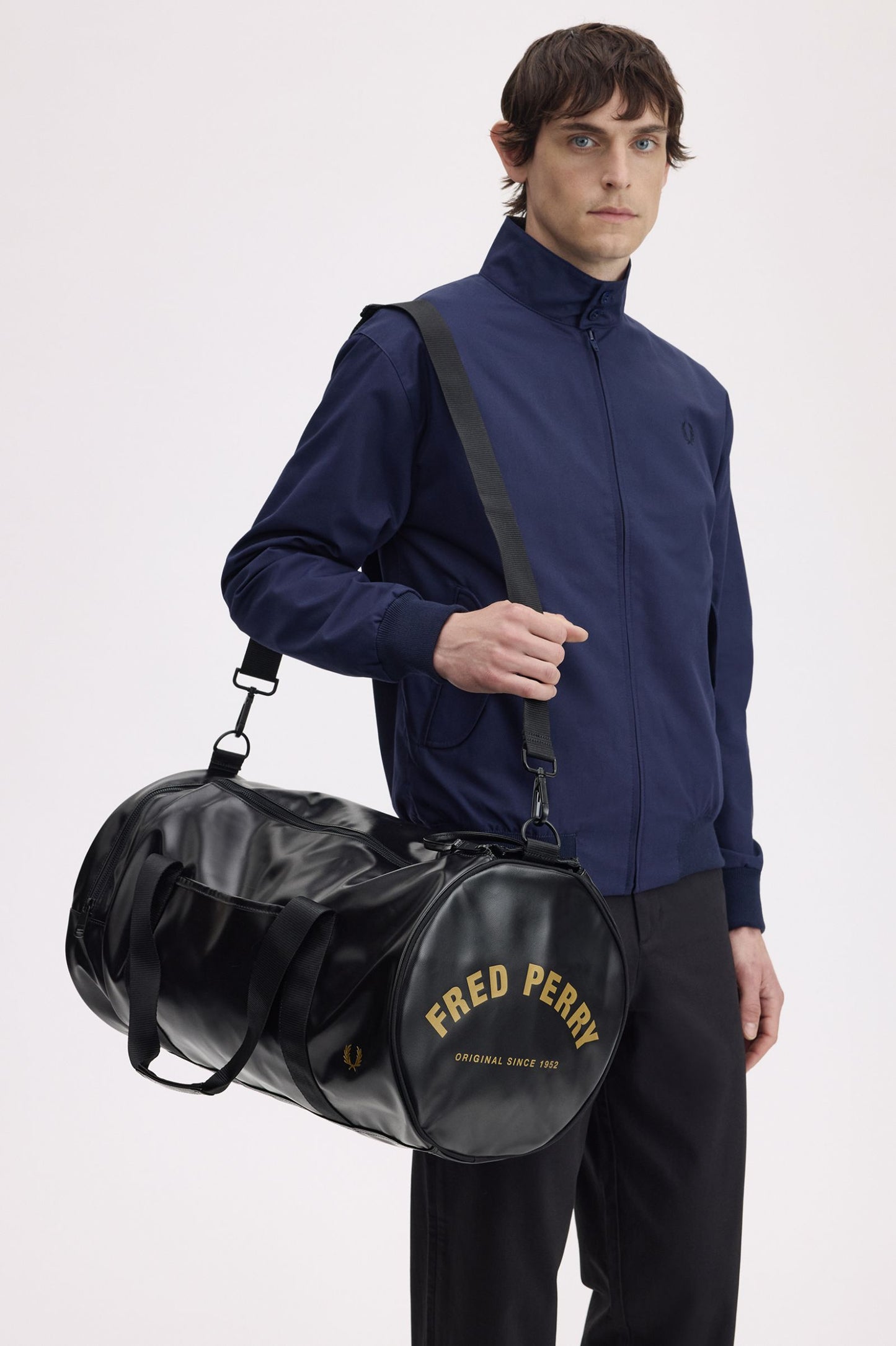 Fred Perry Barrel Bag L7260 // Black/Gold 774