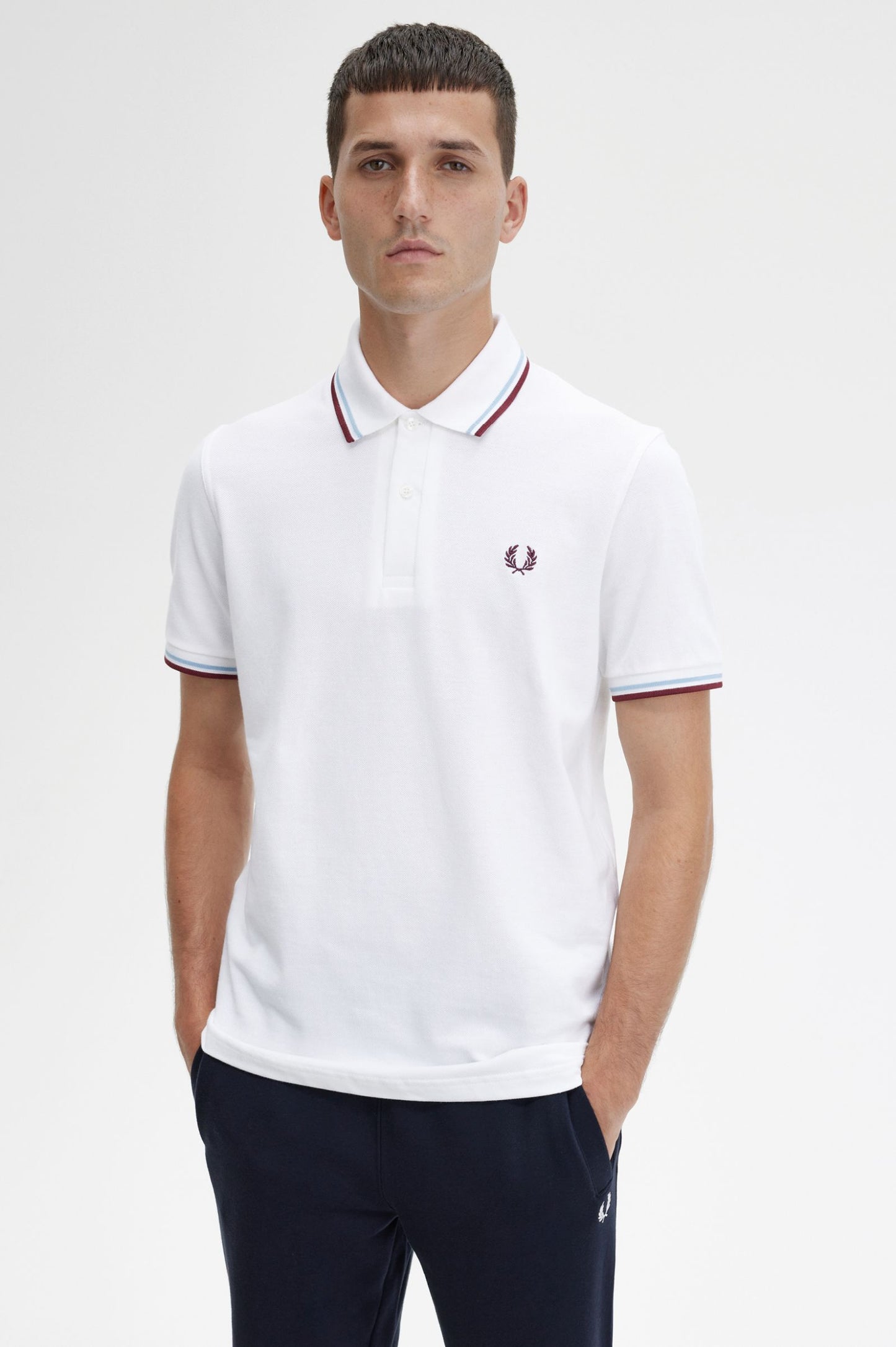 Fred Perry M12 120 Made in England Skjorta // WHITE/MAROON 