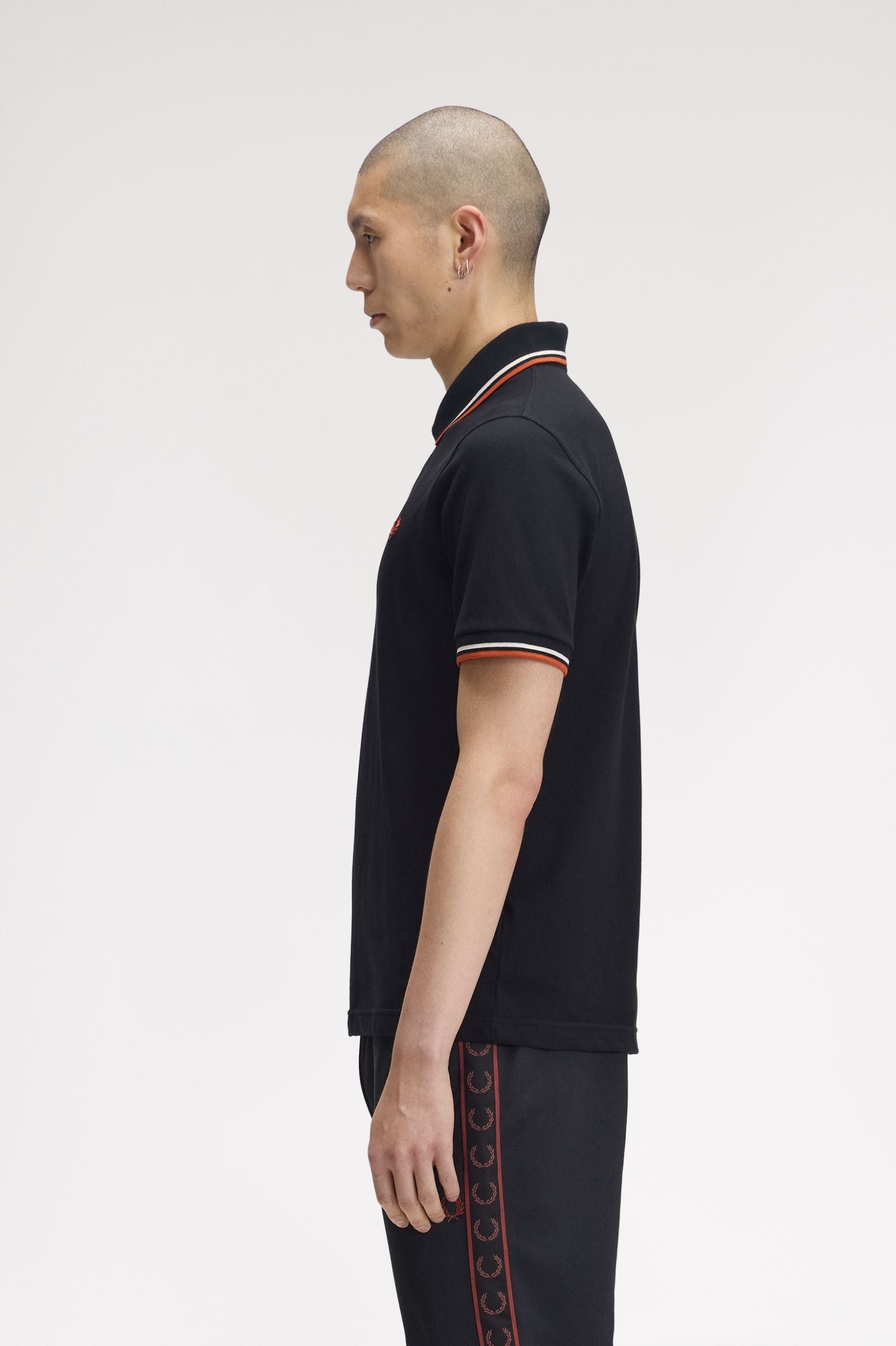 Fred Perry M12 Polo // BLACK TRAMLINE WHITE 93C