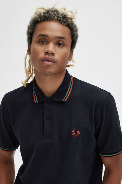 Fred Perry M12 S18 Made in England Skjorta // SVART 