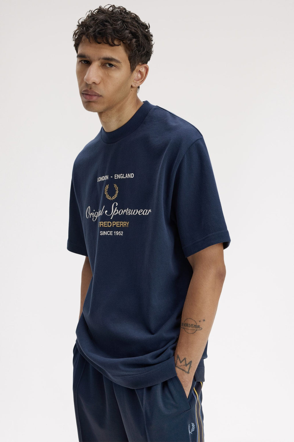 Fred Perry Original Sportswear T-Shirt M2407 // TENNIS BLUE X86