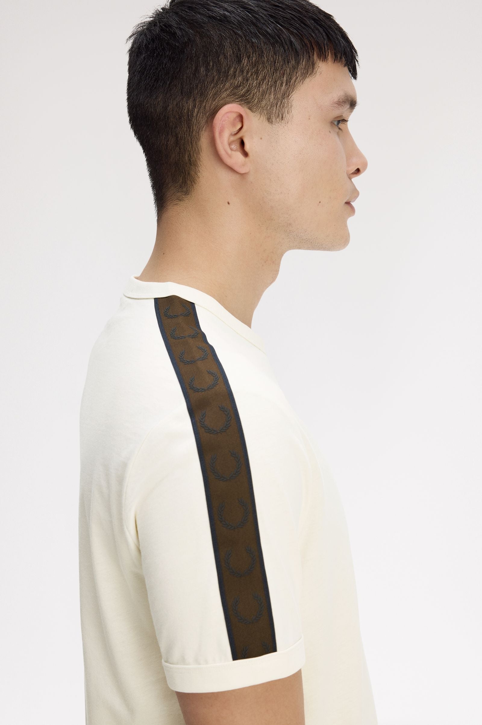 fred Perry Contrast Tape Ringer T-Shirt M4613 // ECRU/BURNT 42A