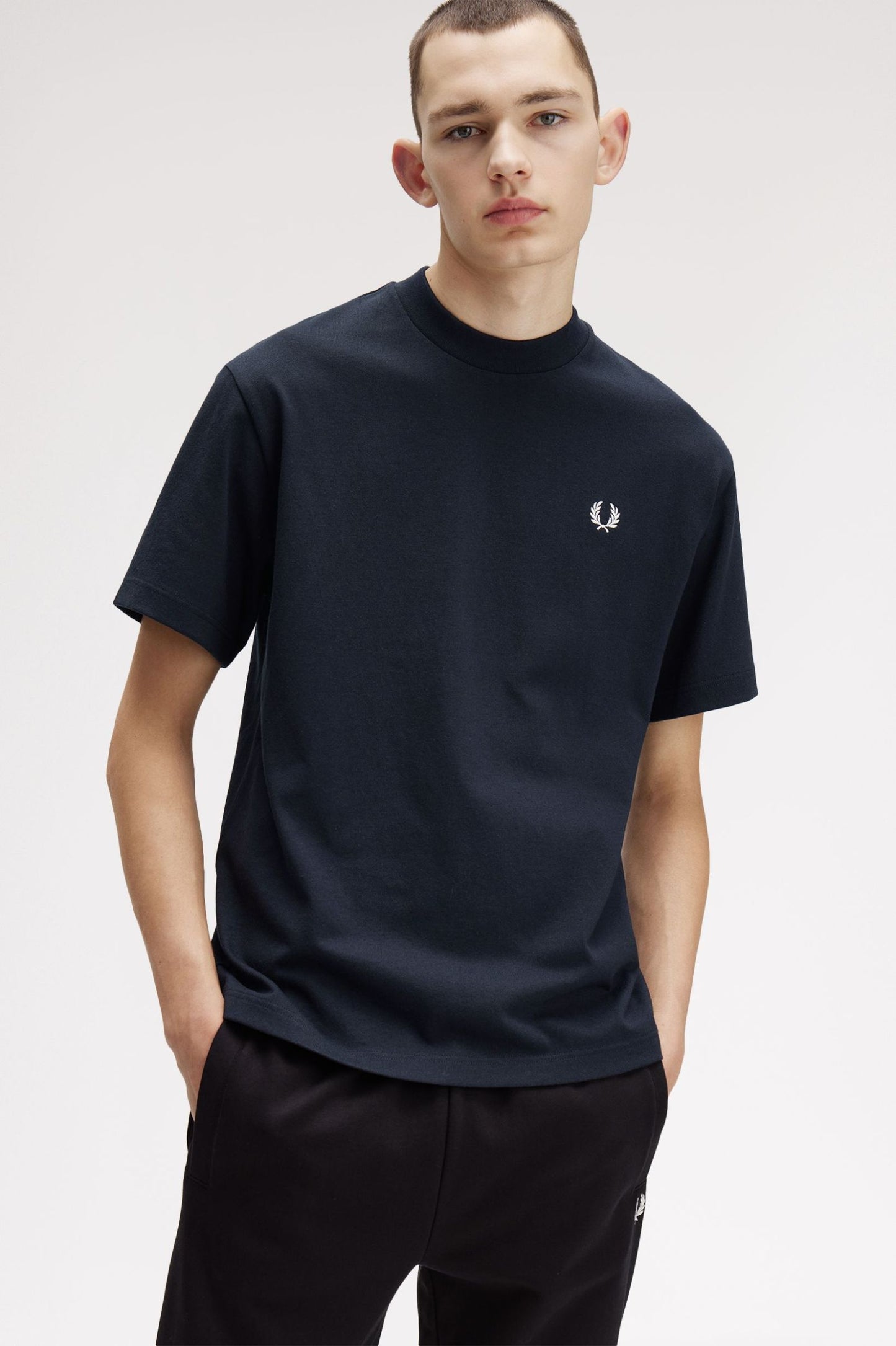 Fred Perry Relaxed T-Shirt M8710 // NAVY 608