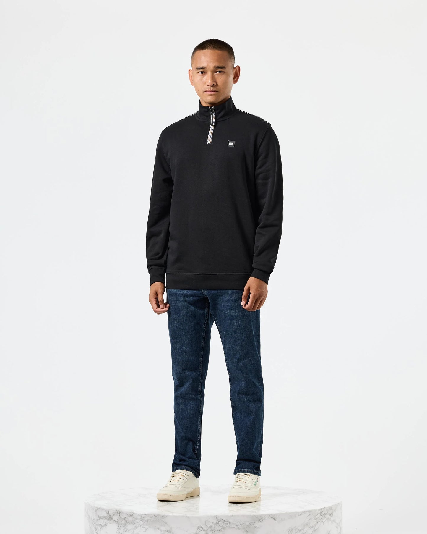 Weekend Offender Matisa Quarter Neck Sweatshirt // SVART