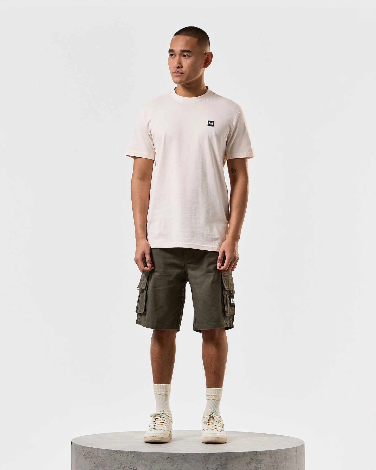 Weekend Offender Mascia Cargo Shorts // CASTLE GREEN