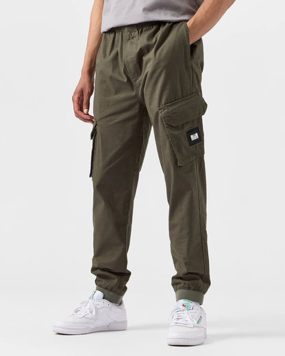 Weekend Offender Pianemo Cargo Pants // MÖRKGRÖN